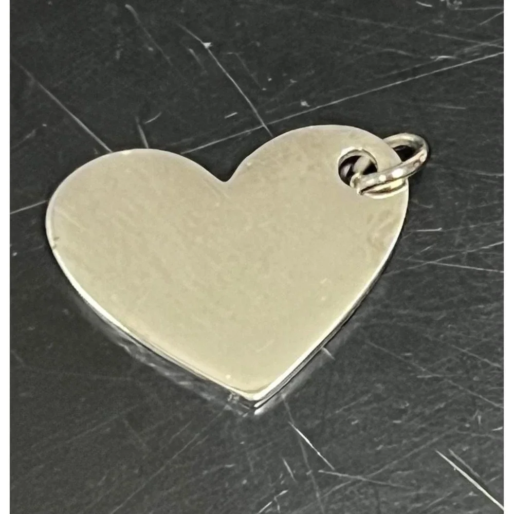 Silver‎ Tone Heart Mom Script Pendant Charm Polished Metal Jewelry